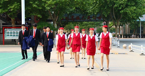 不滿15周歲能報名石家莊東華鐵路學校嗎？